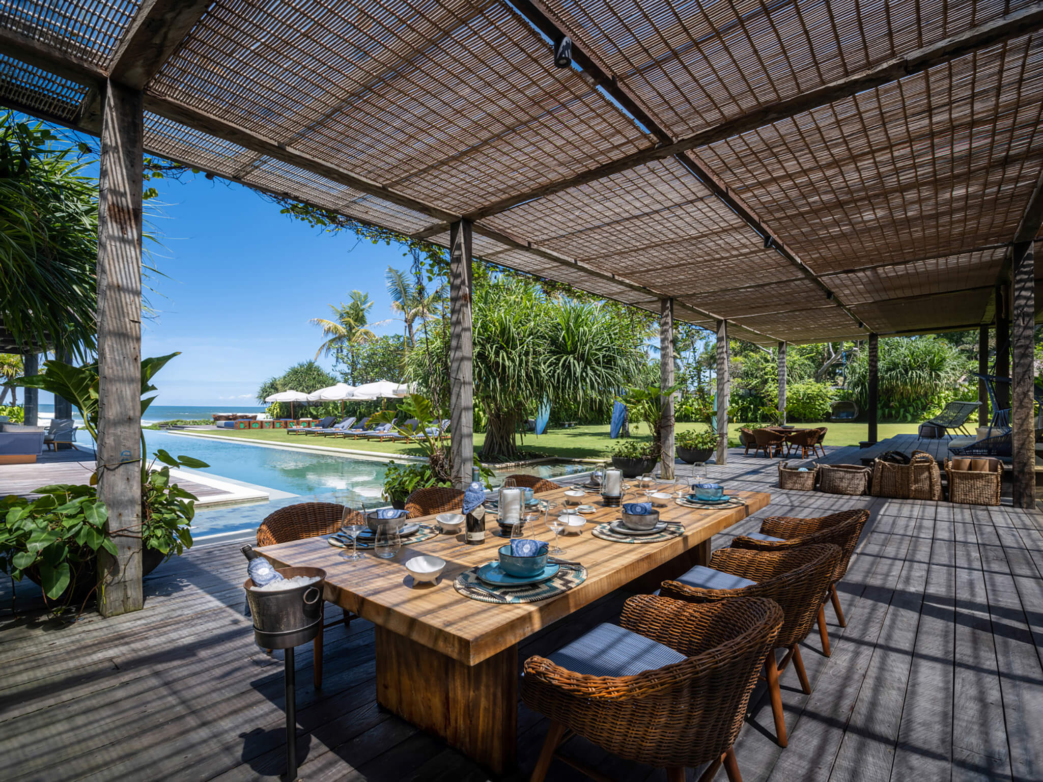 Noku Beach House - alfresco dining